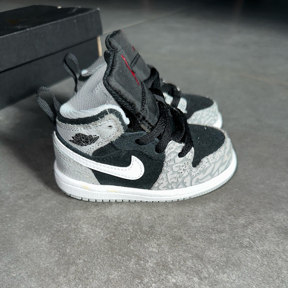 Jordan 1 Mid SE (TD)